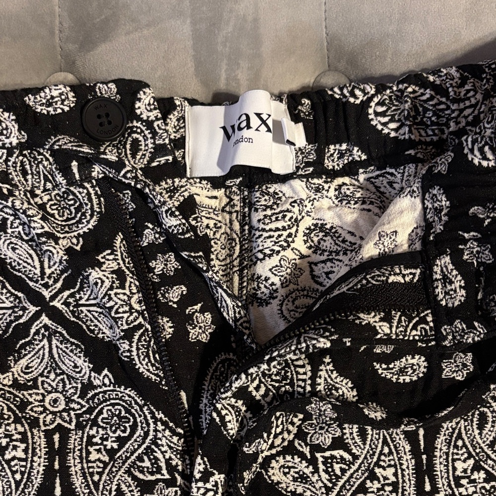 Wax London men’s pants, 34” waist, elastic waistband and drawstring, patterned